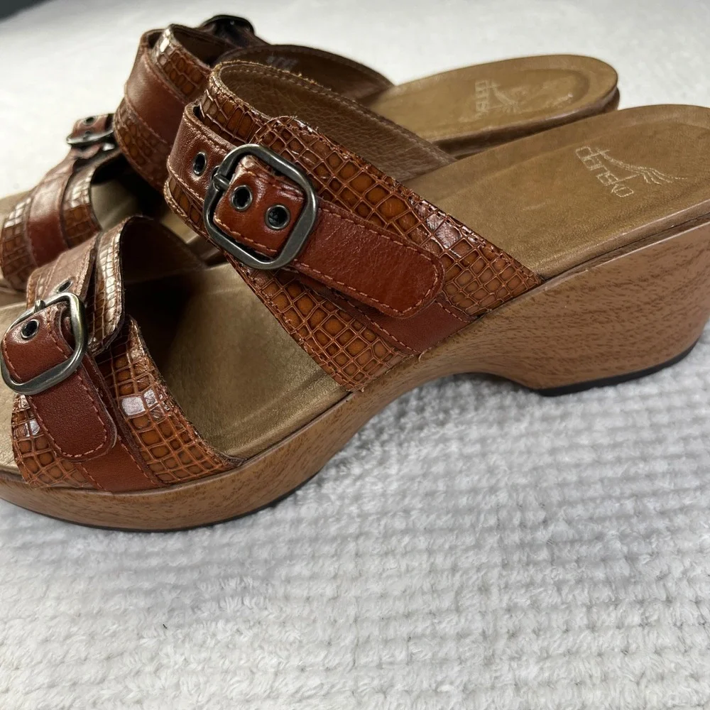 Dansko Brown Croc Embossed Leather Wedge Sandals Buckle Slide Clogs Womens 40
